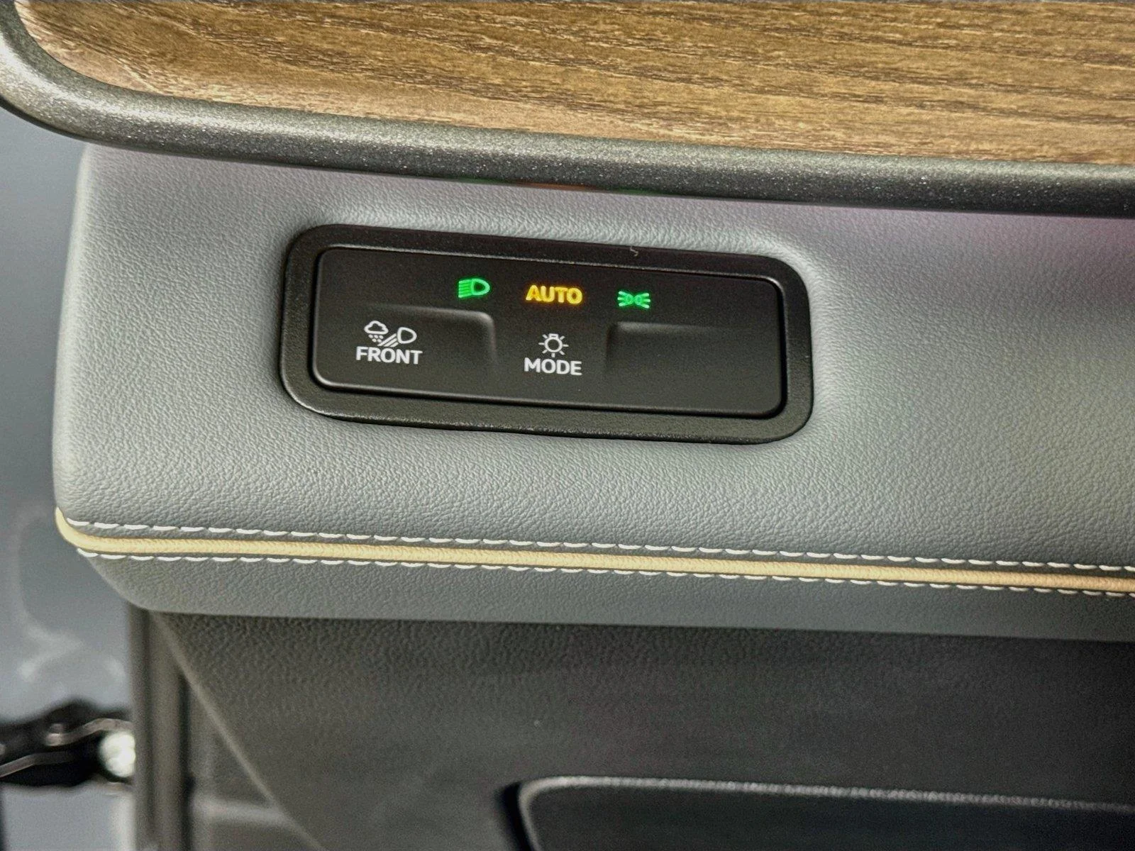New 2027 Pure Gray Volkswagen SE w/Technology image 10