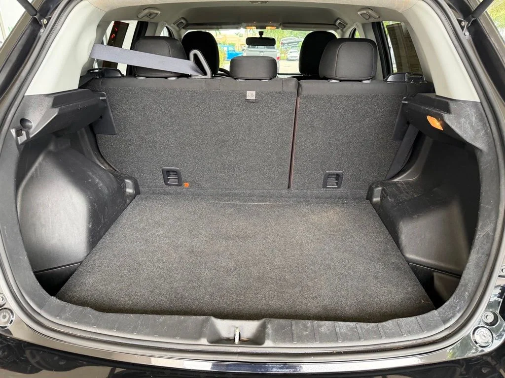 Used 2019 Black Mitsubishi  image 30