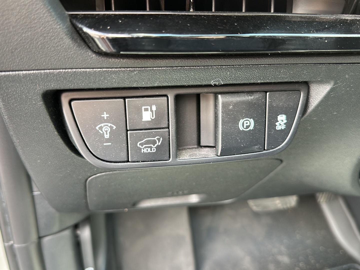 Used 2022 White Kia Wind image 24