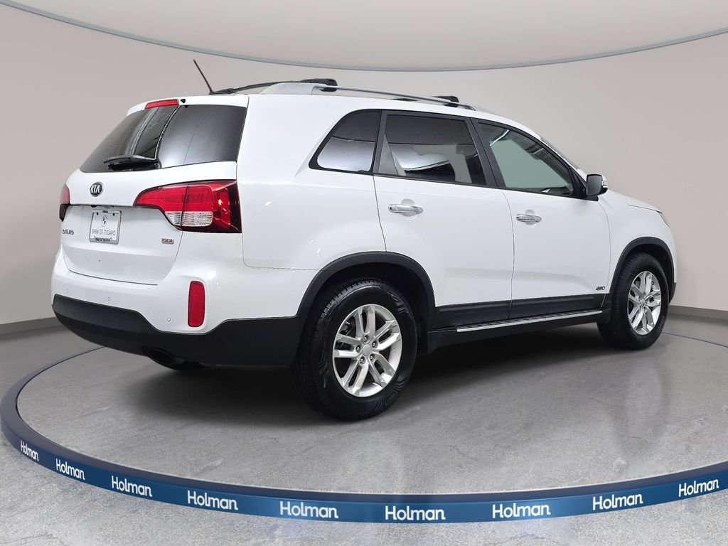 Used 2015 Snow White Pearl Kia LX image 6