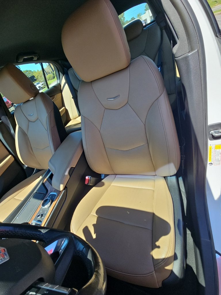 Used 2020 CRYSTAL WHITE TRICOAT Cadillac Premium Luxury image 23