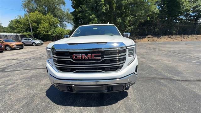 New 2026 Summit White GMC SLT image 3