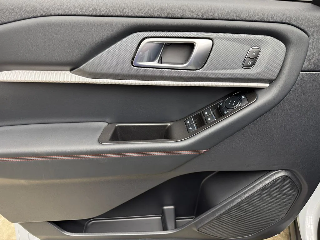 New 2026 Space White Metallic Ford ST-Line image 10