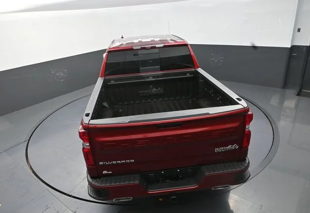 Used 2023 Red Chevrolet High Country image 17