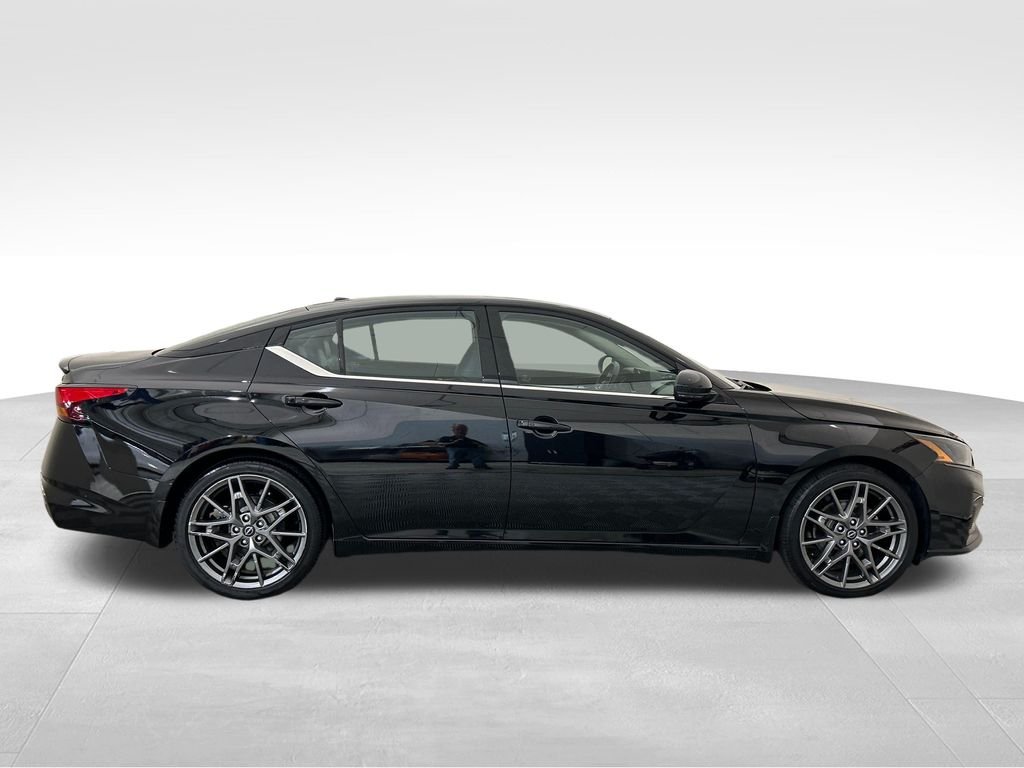 Used 2023 Black Nissan 2.0 SR image 7