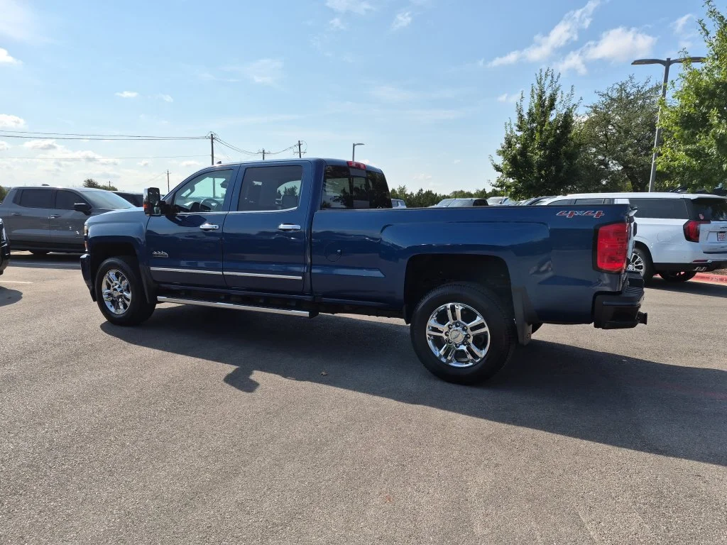 Used 2016 DEEP OCEAN BLUE METALLIC Chevrolet High Country image 6