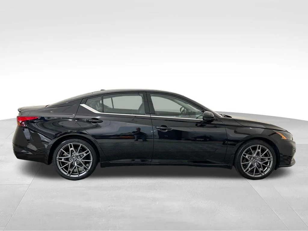 Used 2023 Black Nissan 2.0 SR image 7