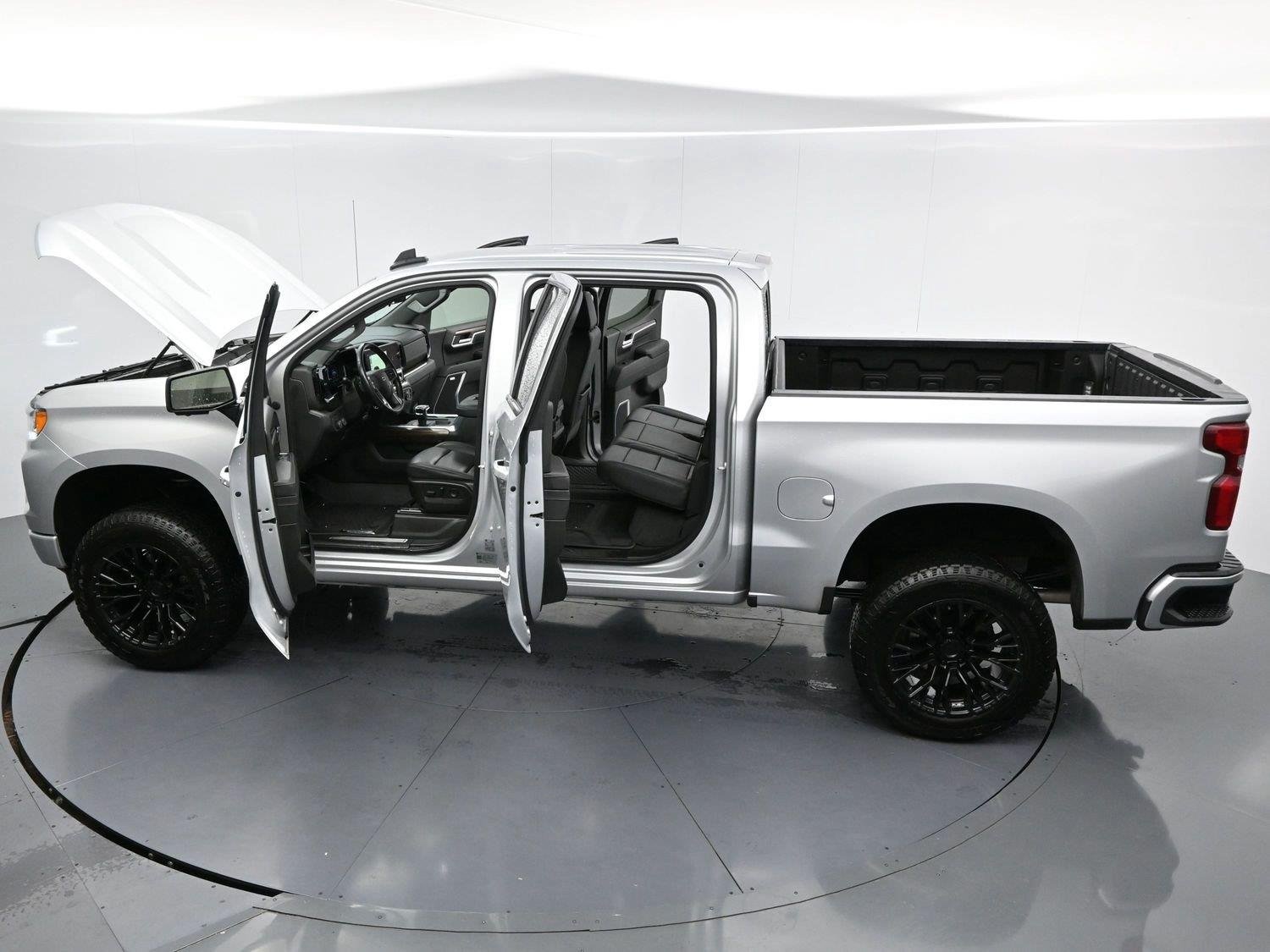 Used 2022 Silver Ice Metallic Chevrolet RST image 40