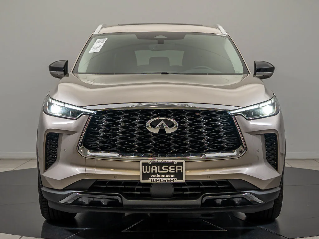 Used 2023 Warm Titanium INFINITI LUXE image 2