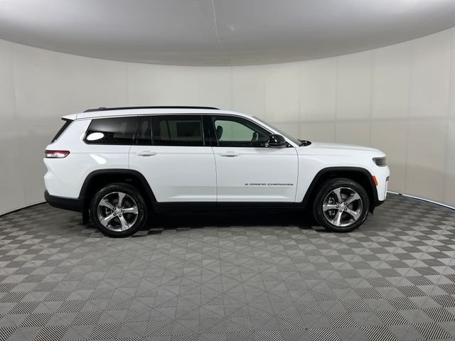New 2026 Bright White Clear-Coat Exterior Paint Jeep Limited image 7