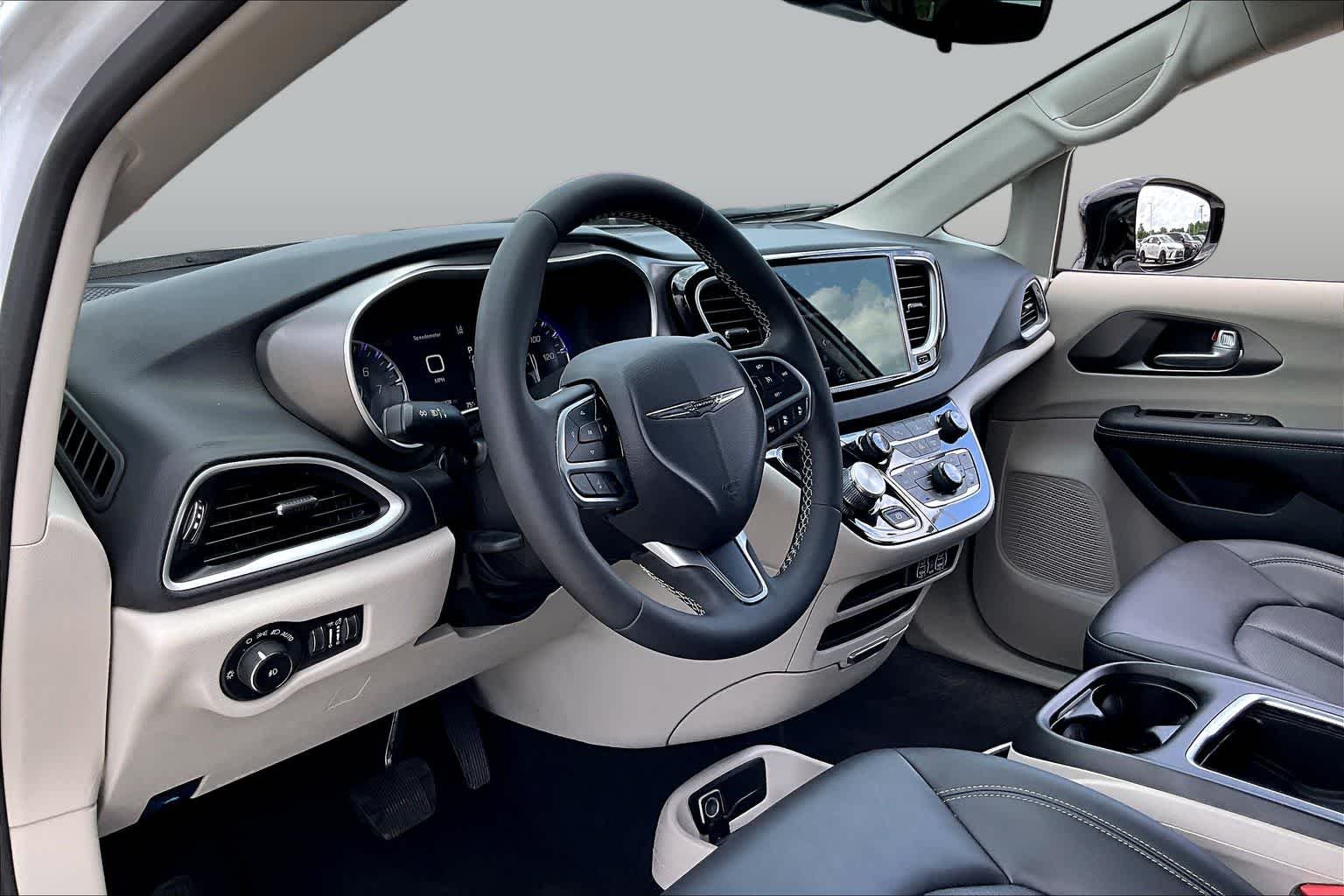 Used 2024 Bright White Clearcoat Chrysler Touring L image 15