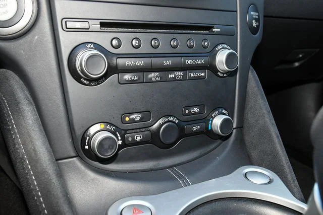 Used 2014 White Nissan Touring image 35