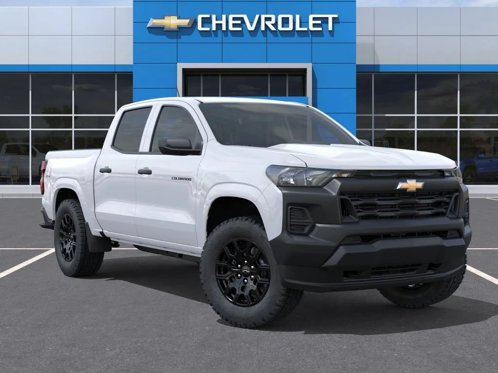 New 2026 Summit White Chevrolet WT image 7