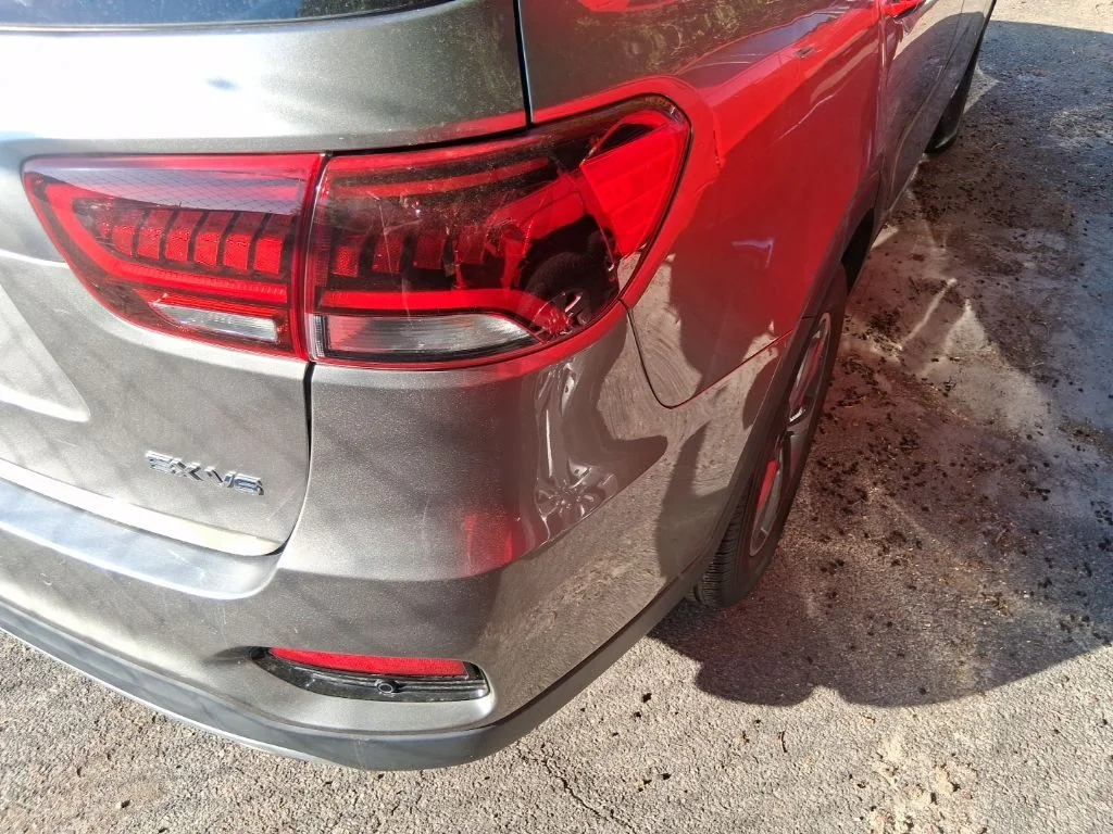 Used 2019 Silver Kia EX image 4