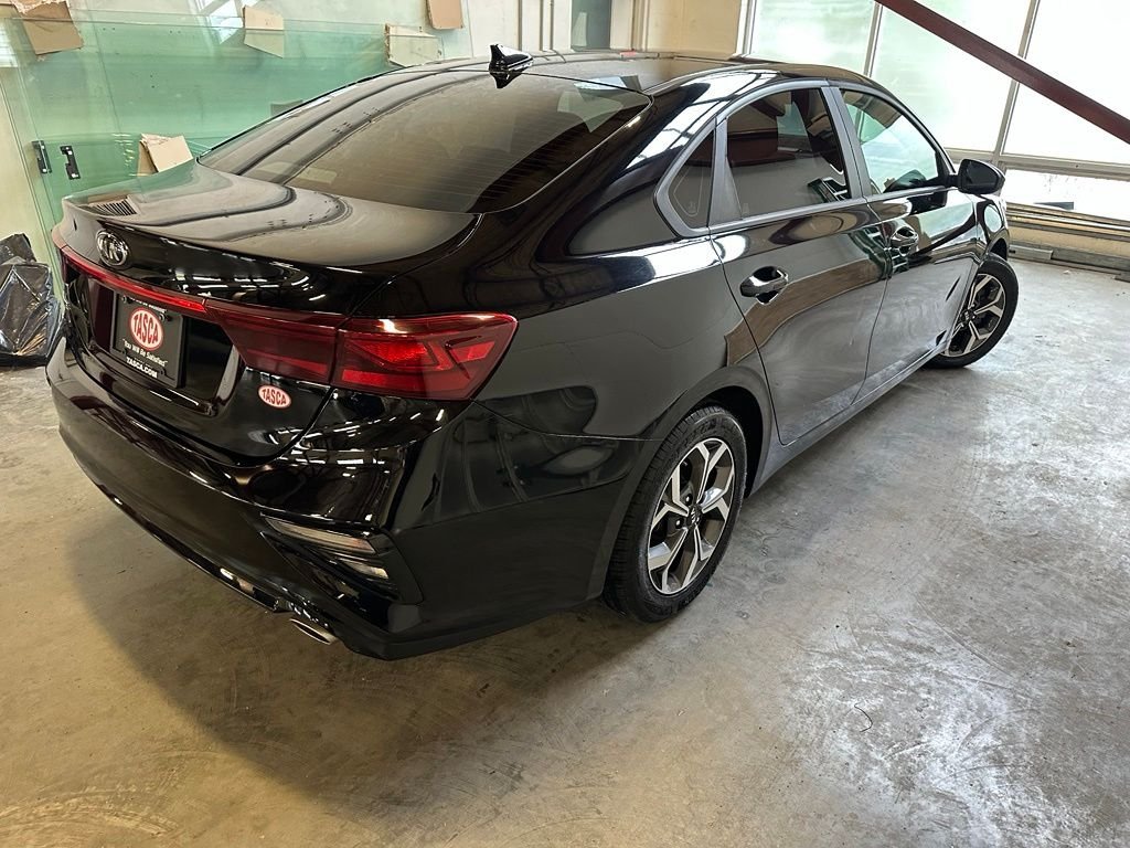 Used 2021 Black Kia LXS image 3