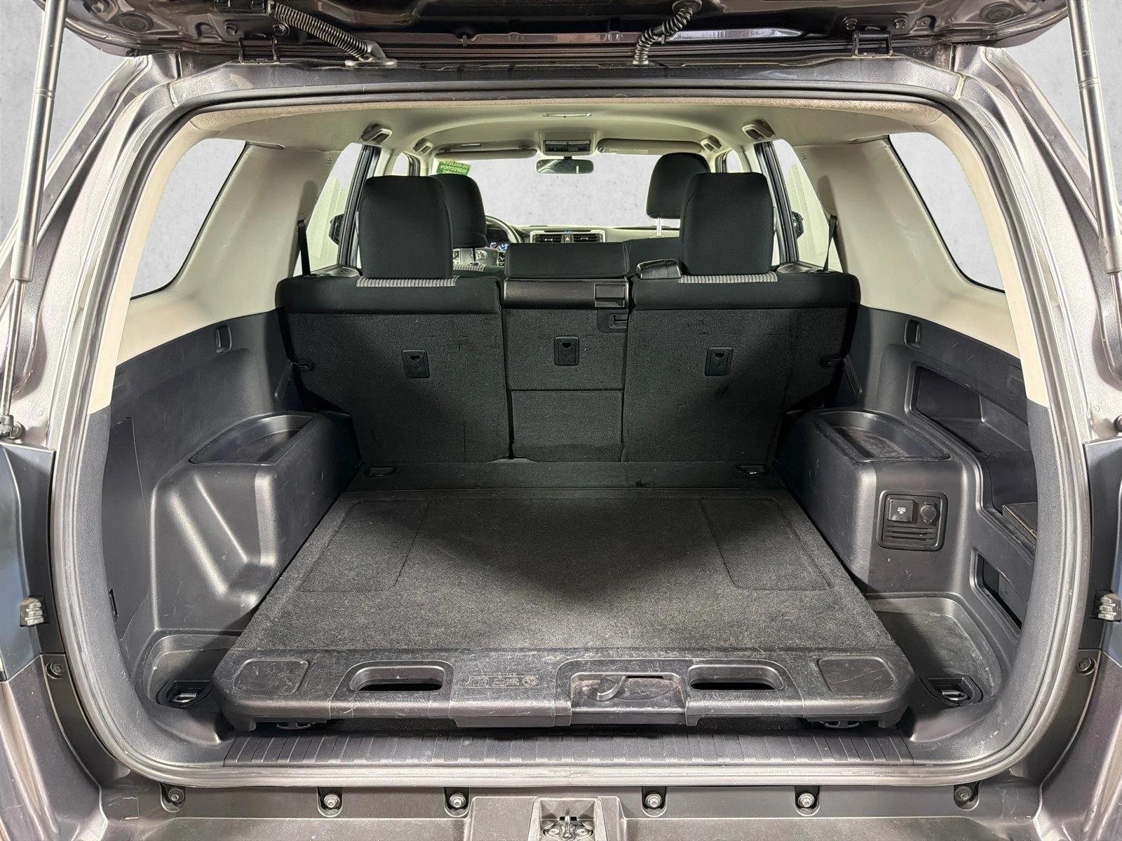 Used 2016 Magnetic Gray Metallic Toyota SR5 image 19