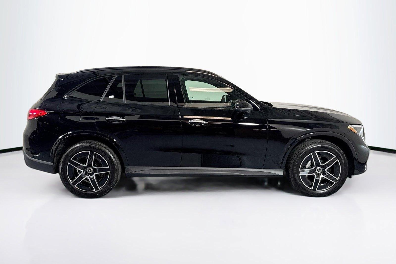 New 2026 Black Mercedes-Benz GLC 300 image 4