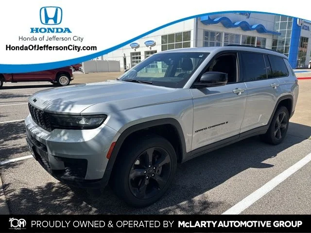 Used 2024 Silver Jeep Altitude image 1