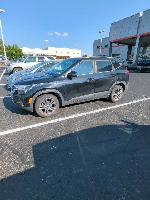 Used 2021 Black Kia S image 2