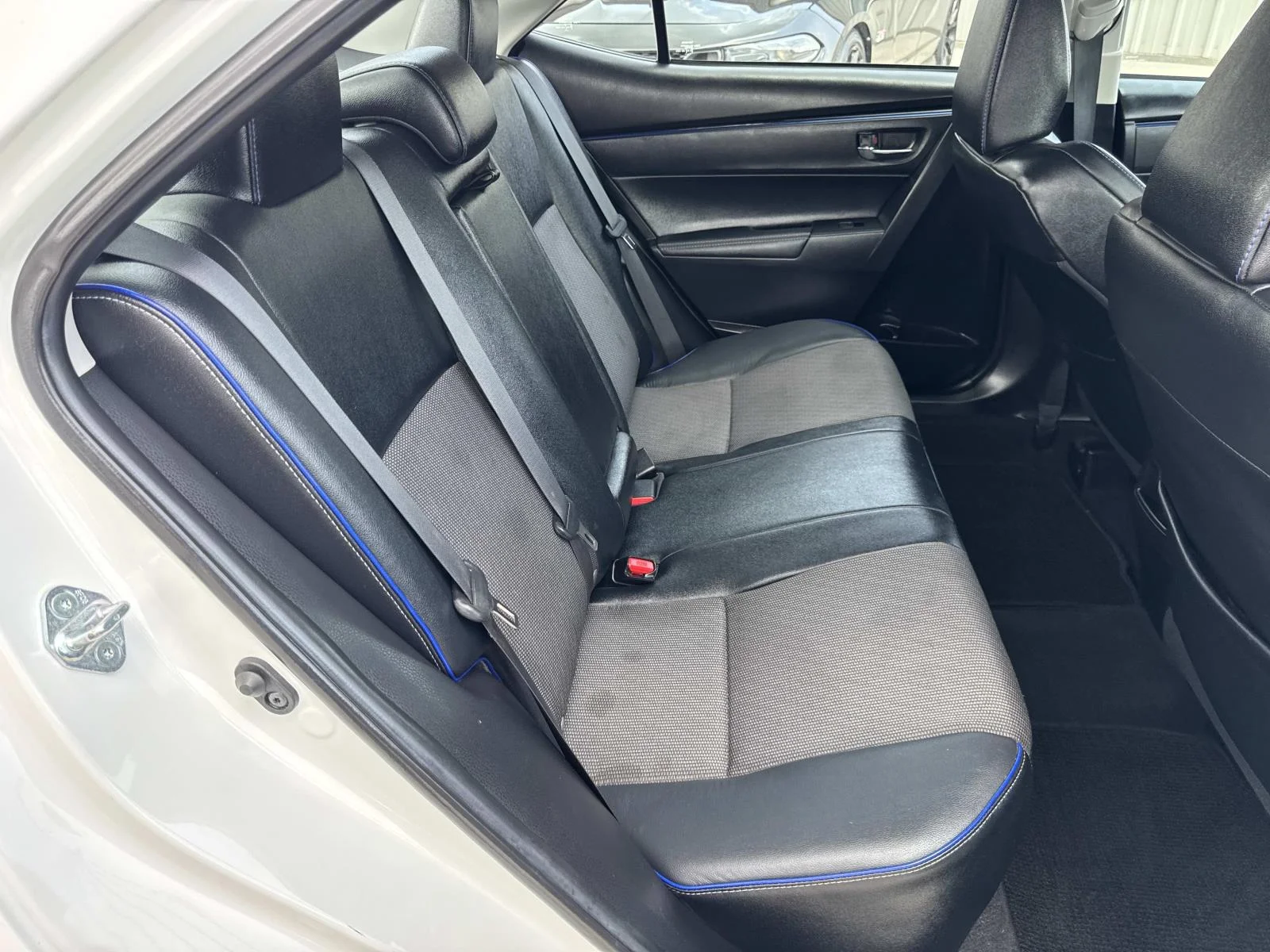 Used 2019 Super White Toyota LE image 9