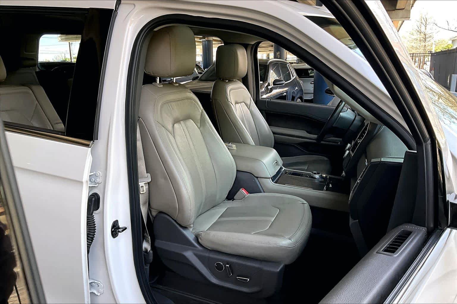 Used 2019 White Platinum Metallic Tri-Coat Ford Limited image 8