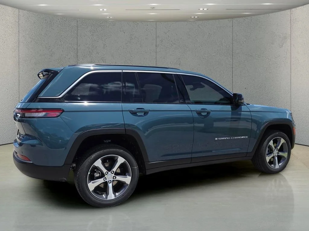 New 2026 Steel Blue Exterior Paint Jeep Limited image 4
