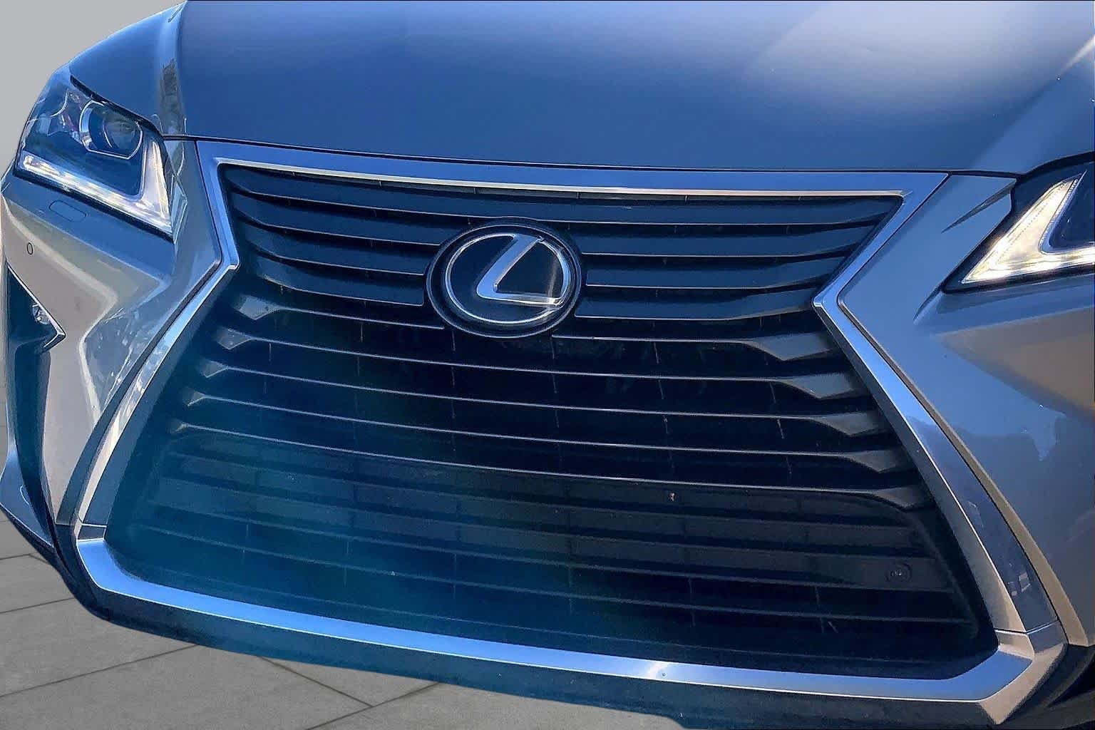 Certified Used 2018 Atomic Silver Lexus  image 30