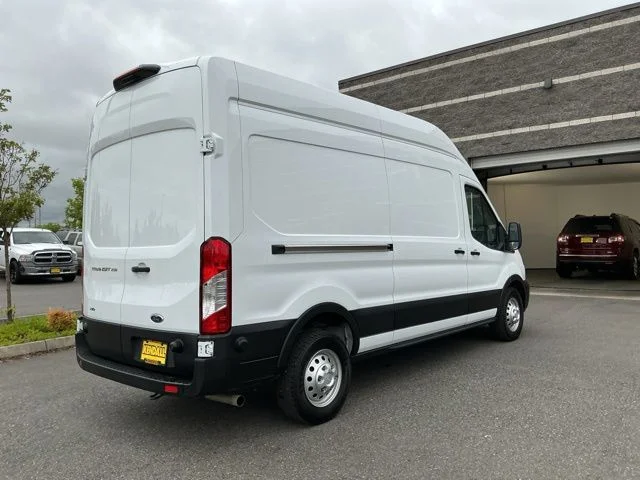 Used 2025  Ford Base image 4