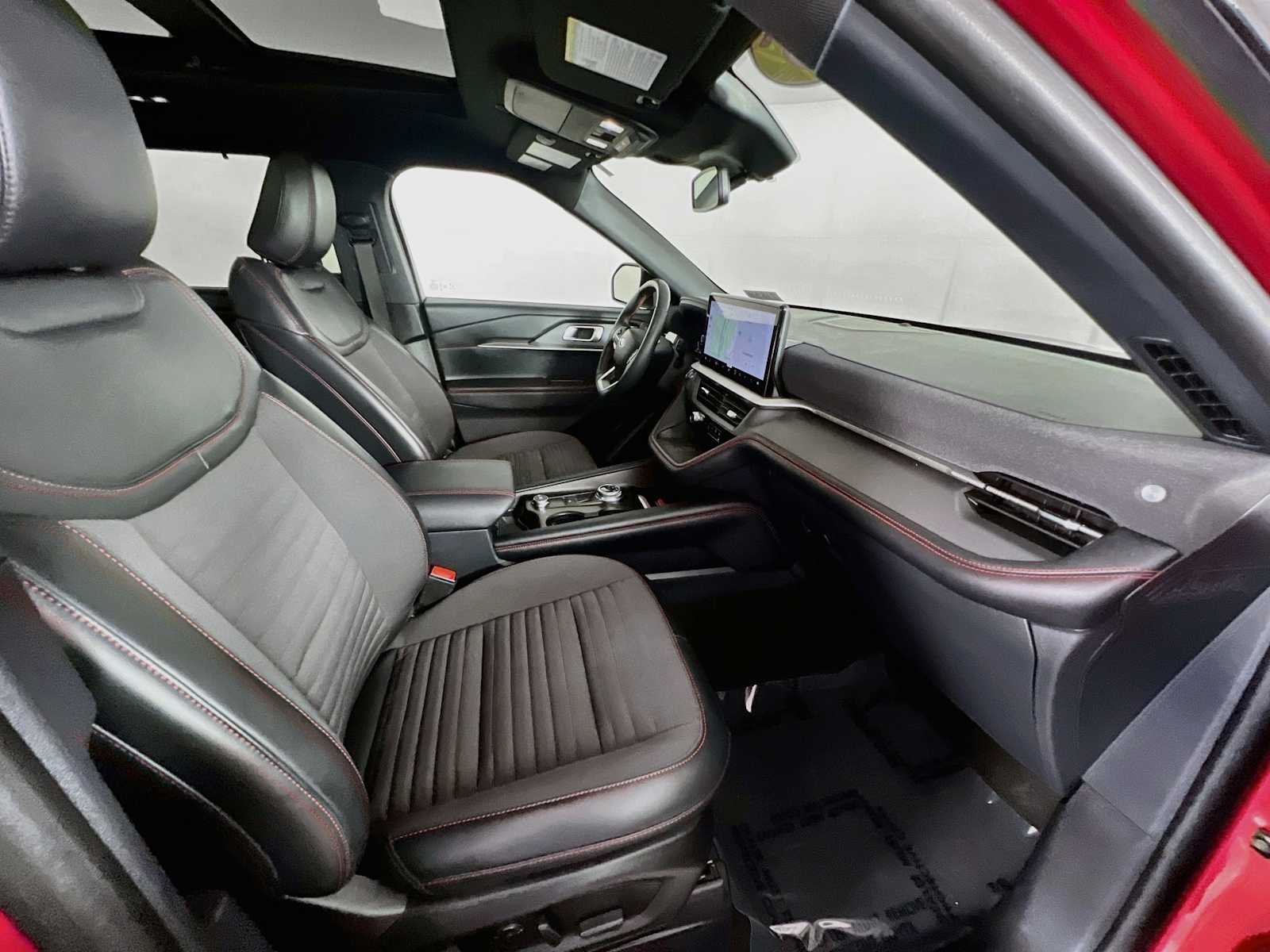 Used 2025 Rapid Red Metallic Tinted Clearcoat Ford ST-Line image 30