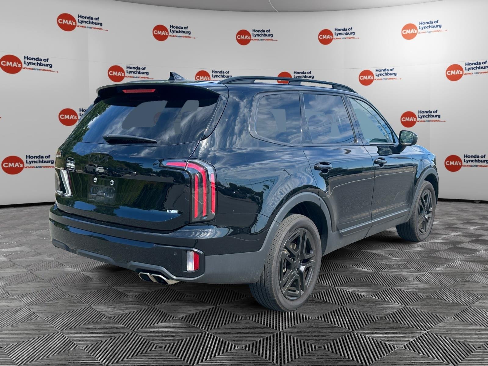 Used 2025 Ebony Black Kia EX X-Line image 5