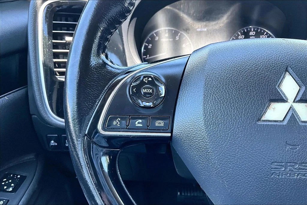 Certified Used 2020  Mitsubishi SE image 11