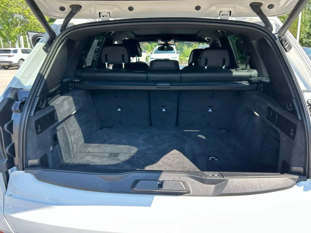 Used 2025 White BMW xDrive50e image 21