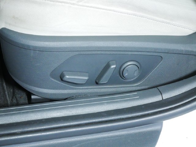 Used 2023 White Hyundai SEL image 21