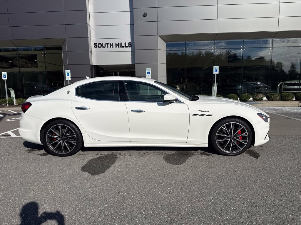 Used 2022  Maserati Modena Q4 image 5