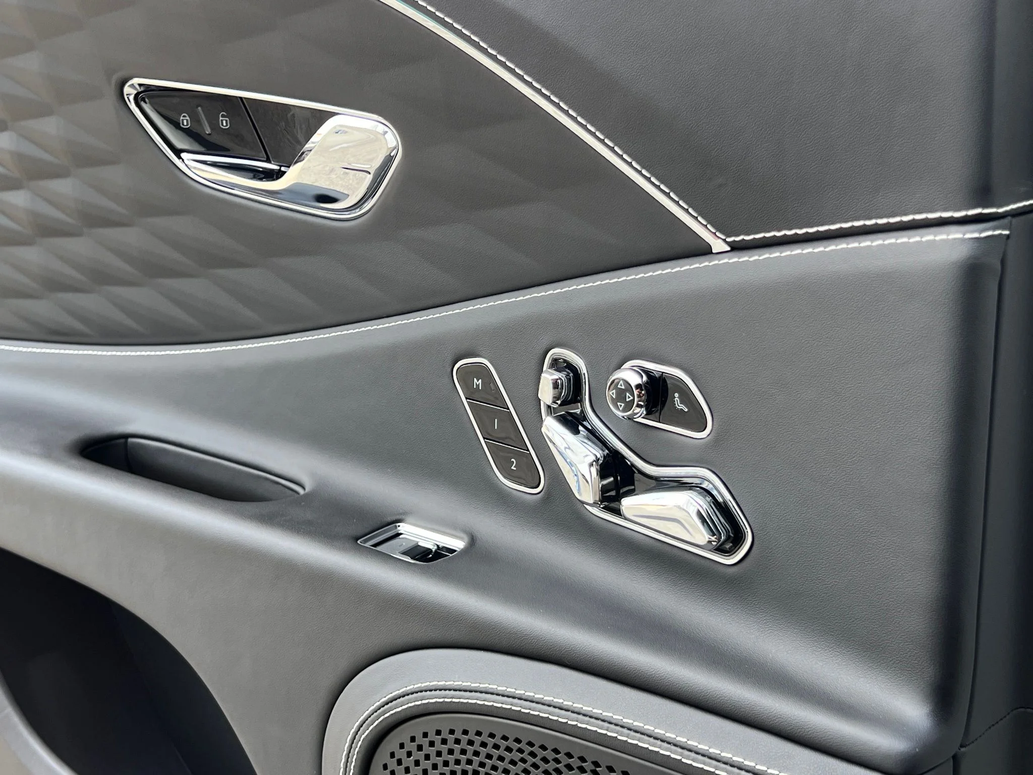 Used 2023  Bentley Speed image 40