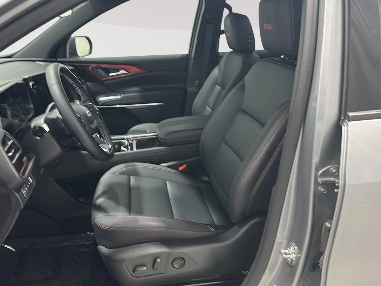 Used 2025 Sterling Gray Metallic Chevrolet Z71 image 17