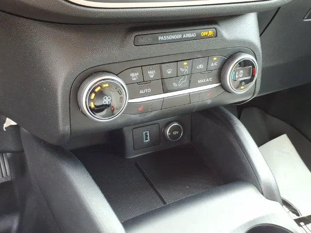 Used 2020 Black Ford SE image 28
