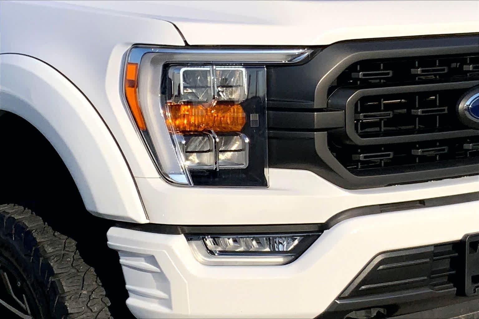 Used 2023 Oxford White Ford XLT image 24