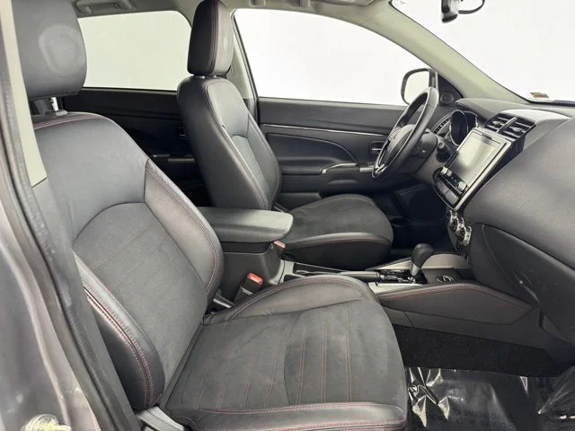 Used 2023 Gray Mitsubishi 2.0 SE image 24