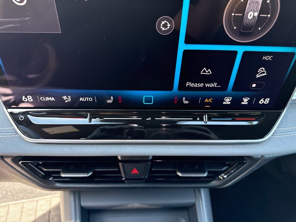 Certified Used 2026  Volkswagen SE R-Line Black image 19