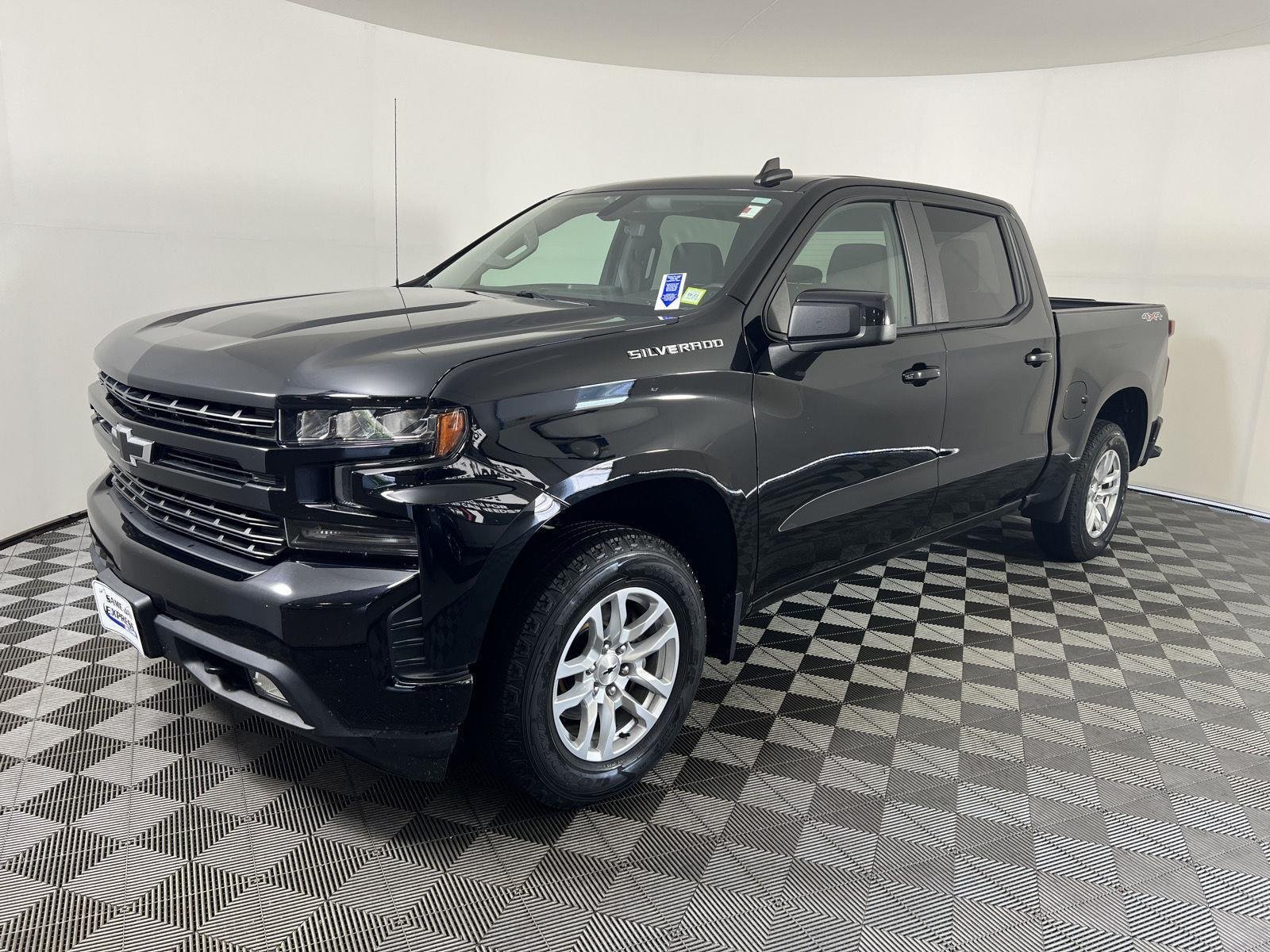 Used 2019 BLACK Chevrolet RST image 29