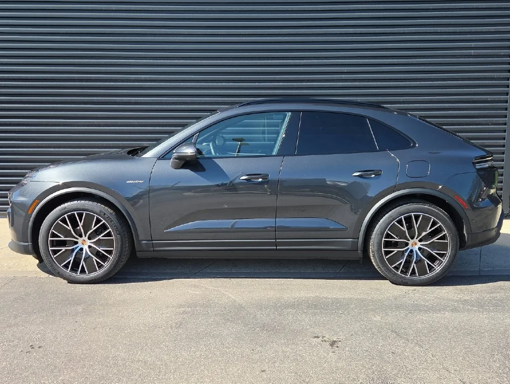 Certified Used 2026  Porsche 4 image 2