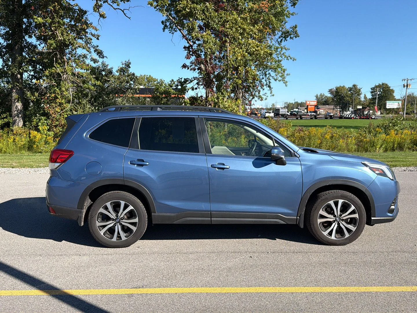 Used 2023 Horizon Blue Pearl Subaru Limited image 2