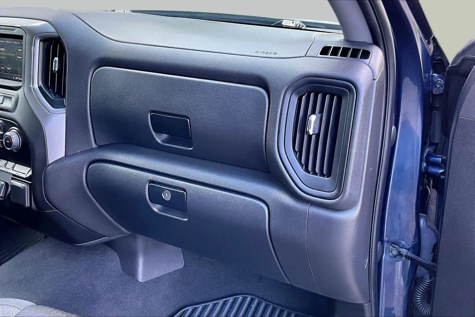 Used 2022 Northsky Blue Metallic Chevrolet Custom image 19