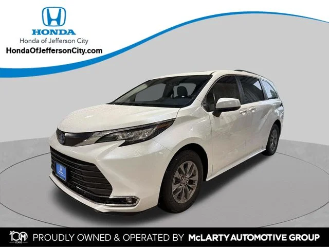 2023 Toyota Sienna XLE