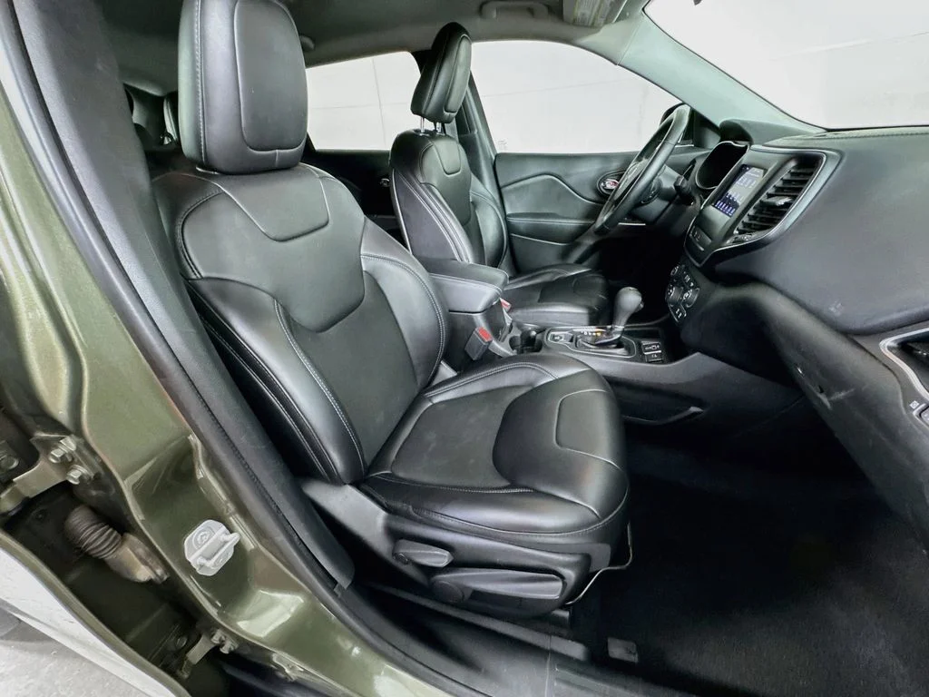 Used 2019 Green Jeep Latitude Plus image 33