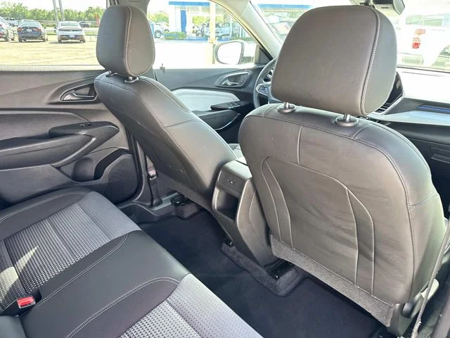Used 2025 White Chevrolet LT image 24