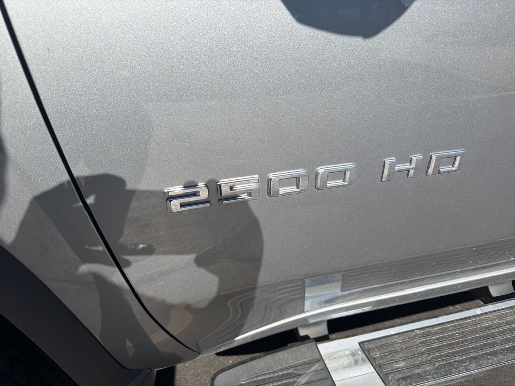 Used 2025 Gray Chevrolet LT image 4