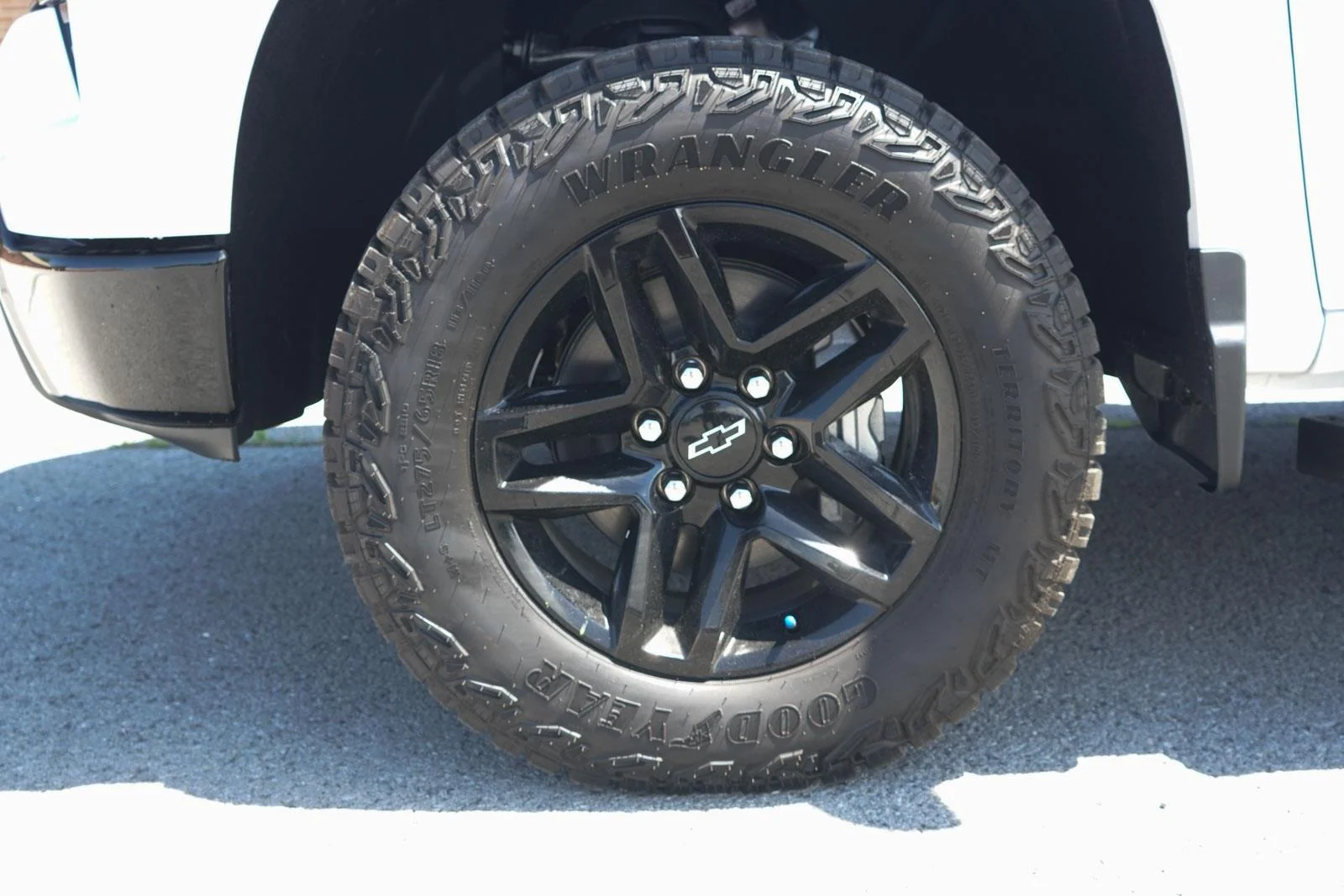 New 2026 Summit White Chevrolet Custom Trail Boss image 11
