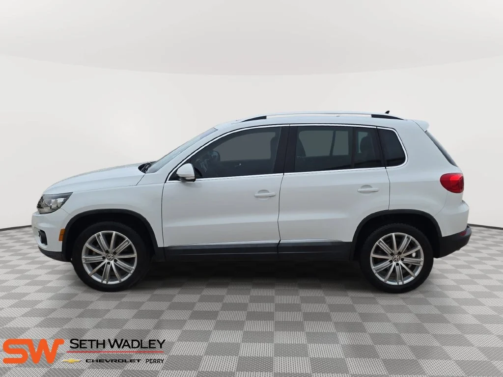 Used 2016 White Volkswagen SE image 4